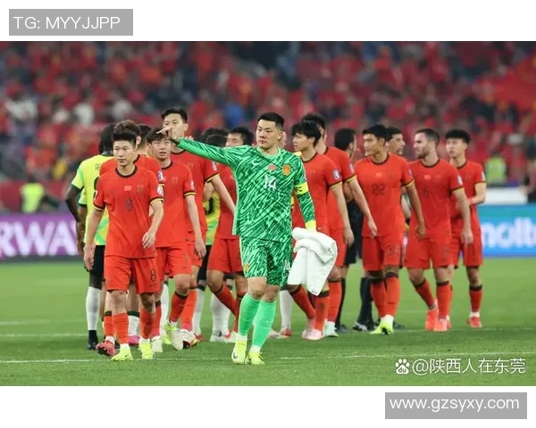 中场吊射国足展现绝佳技艺引发球迷热议与期待